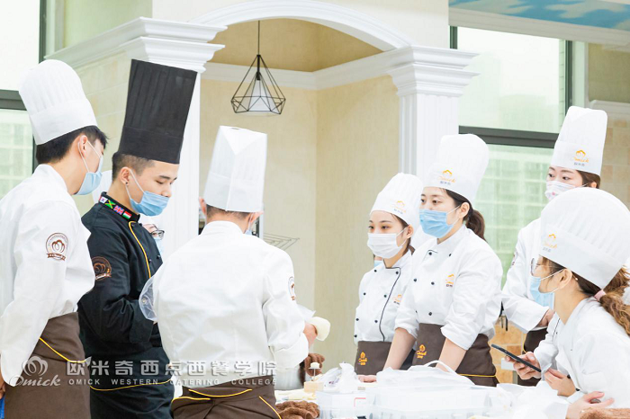 西点师一般月薪多少钱