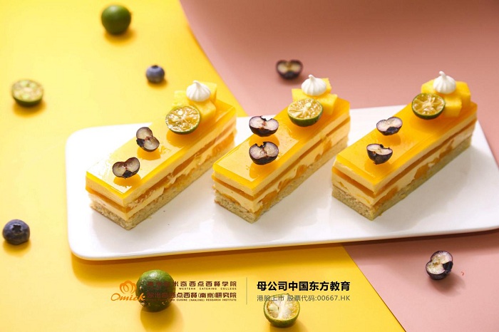 开一家蛋糕店，是直接去加盟还是去蛋糕培训学校学习？