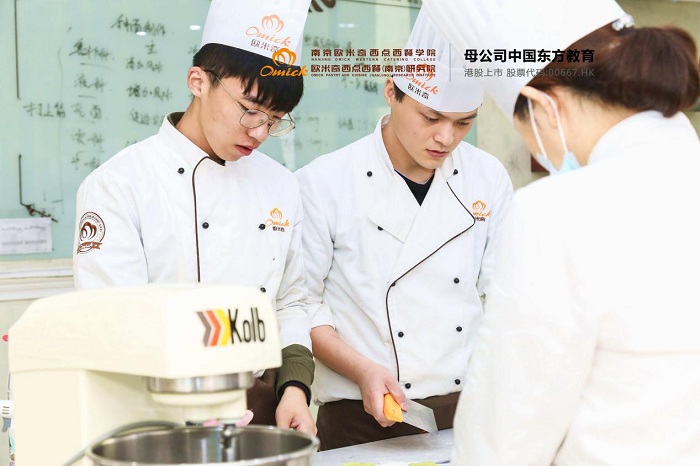 欧米奇西点学校学费至少需要多少钱？