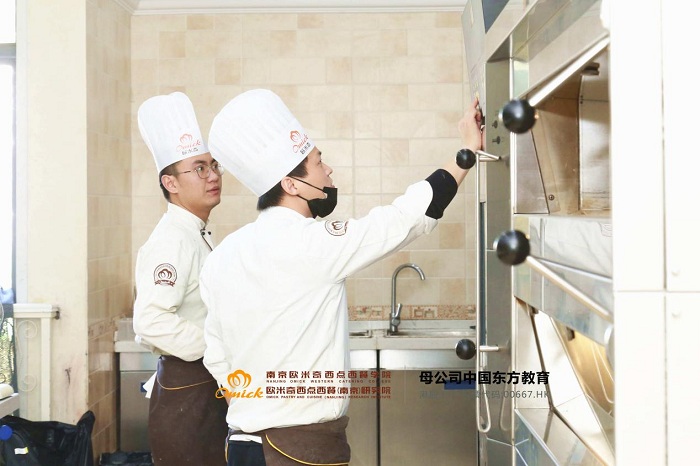 南京西点师月薪过万吗？