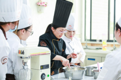 学做蛋糕烘焙哪里好？