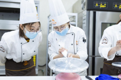 做西点烘焙有什么出路？南京在哪里学烘焙？