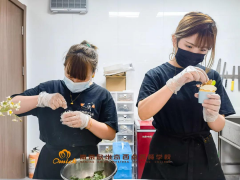 就业学子丨蒋燕玲&汪杰：一对好闺蜜，共圆西点梦